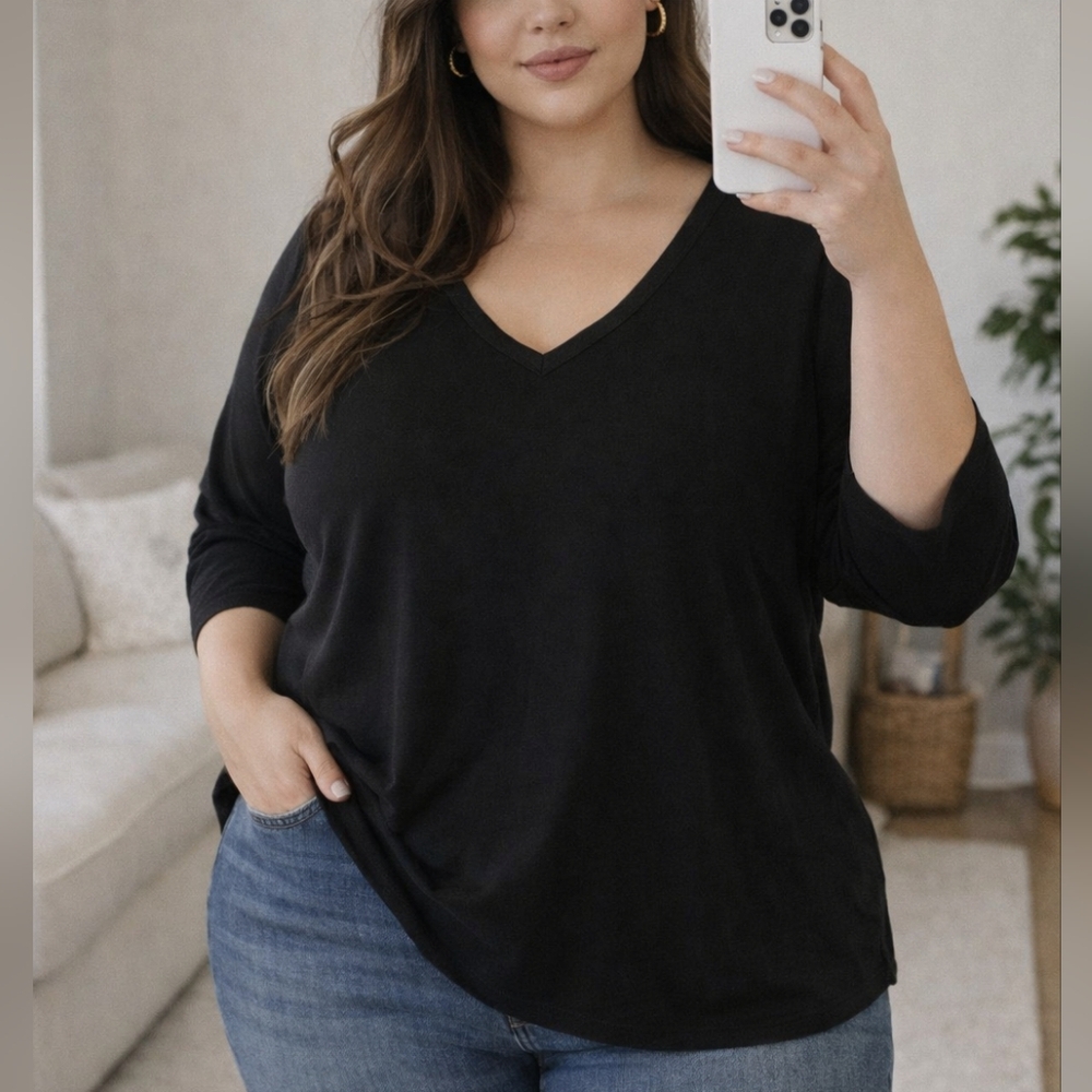 Signature bu Torrid Jersey Black V-Neck 3/4 Sleeve Women's Tee size 2